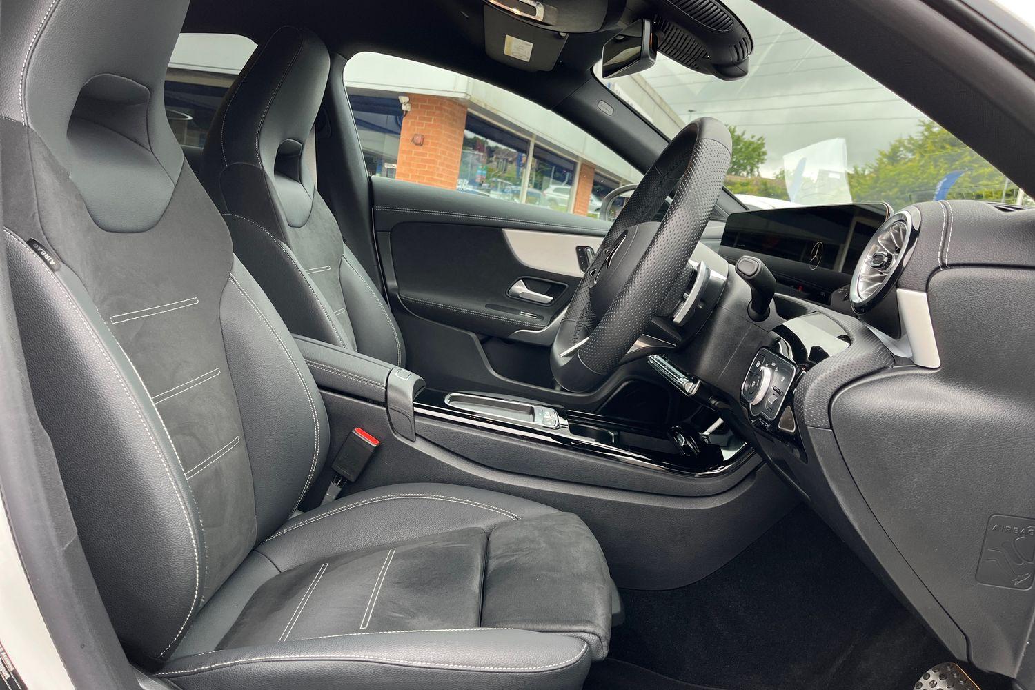 Mercedes-Benz CLA Photo 16