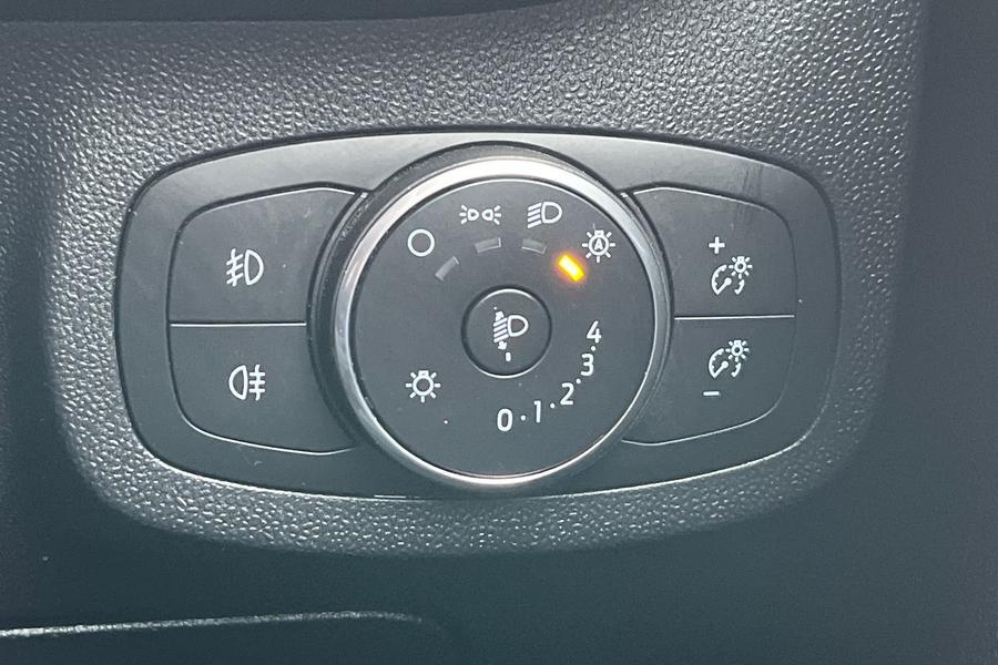 Ford FIESTA Photo autoimg-380b2b3f41d2d770b6f90156495a931d9c3e0e0b.jpg