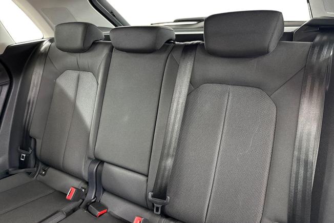 AUDI Q3 Photo 9