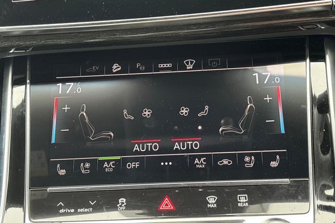 AUDI Q8 Photo 23