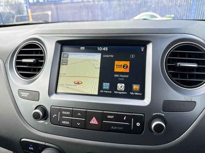 HYUNDAI i10 Photo 13