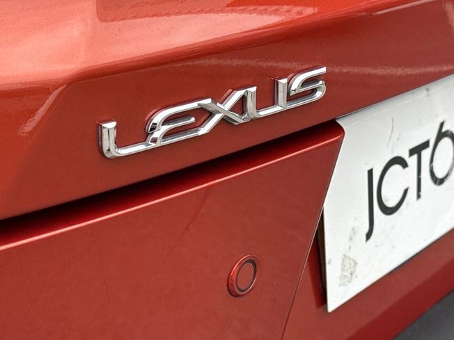 LEXUS Ux Photo 32