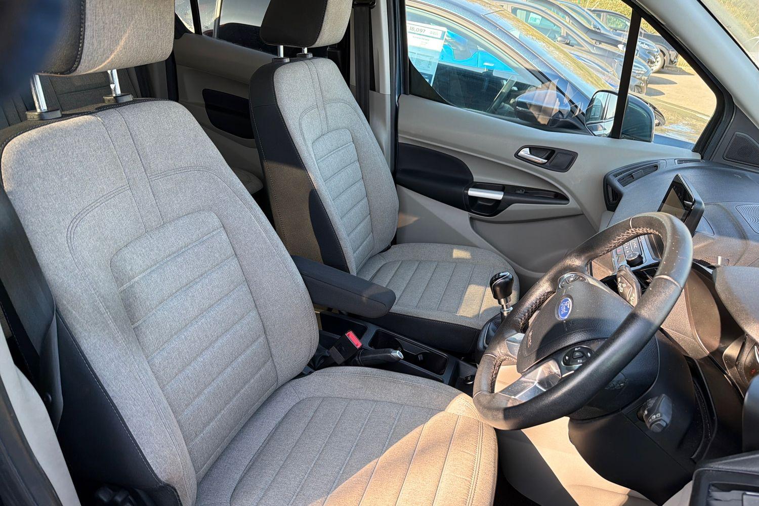 Ford TOURNEO CONNECT Photo 16