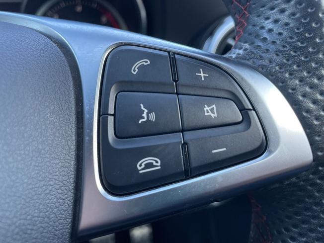 MERCEDES-BENZ GLA Photo 17