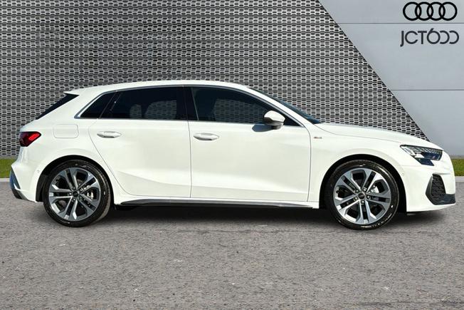 AUDI  A3 Sportback  Photo 4
