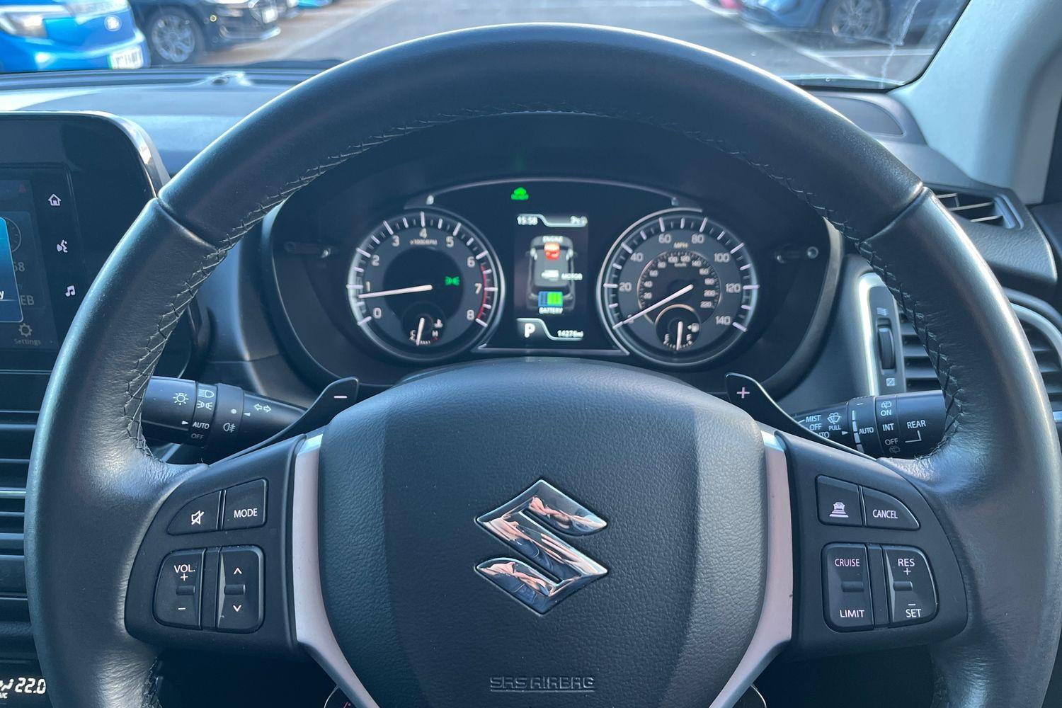 Suzuki S-CROSS Photo 11