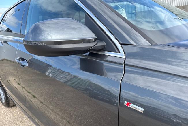 AUDI Q8 Photo 20
