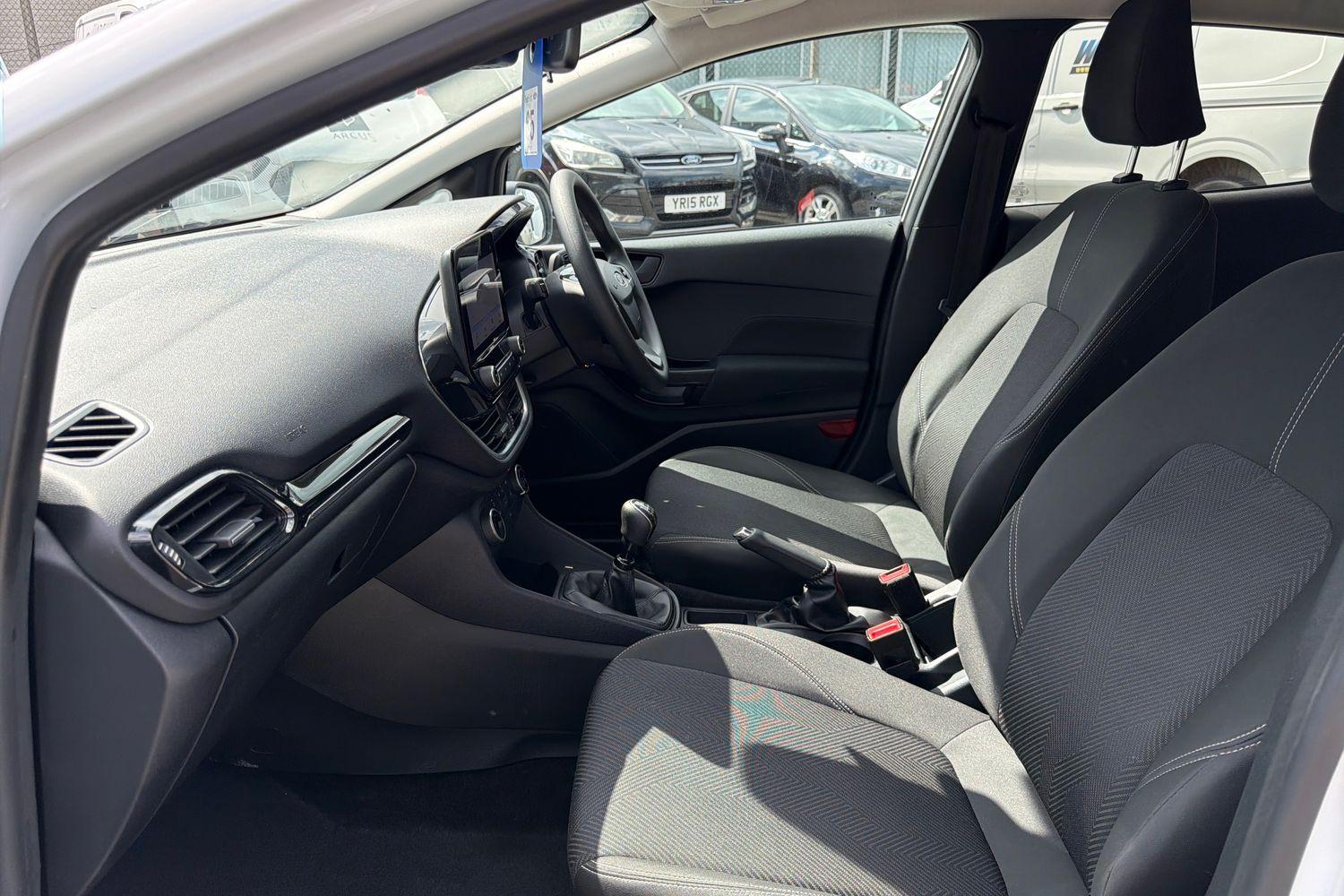 Ford FIESTA Photo 36