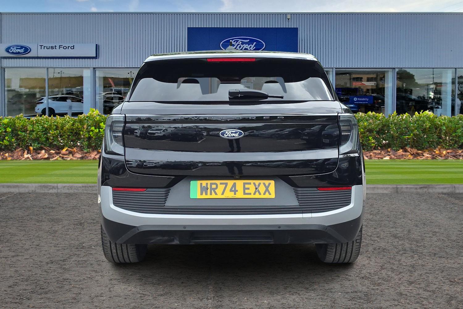 Ford Explorer Photo 12