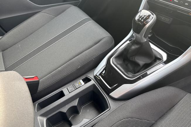 VOLKSWAGEN T-Roc Photo 31