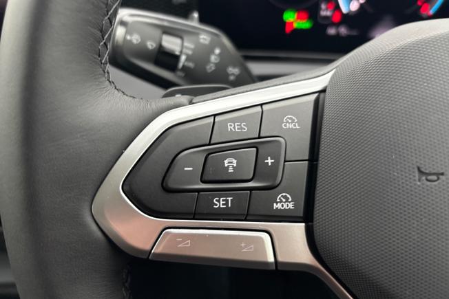 VOLKSWAGEN Tiguan Photo 16