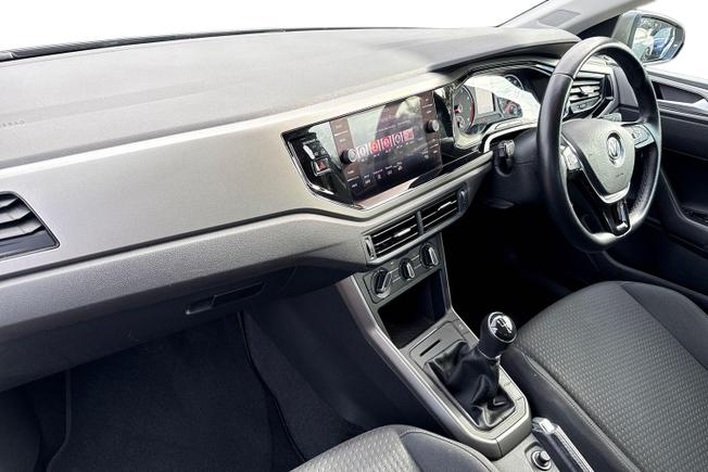 VOLKSWAGEN Polo Photo 2