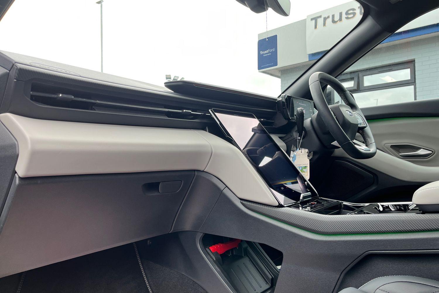 Ford Explorer Photo 17
