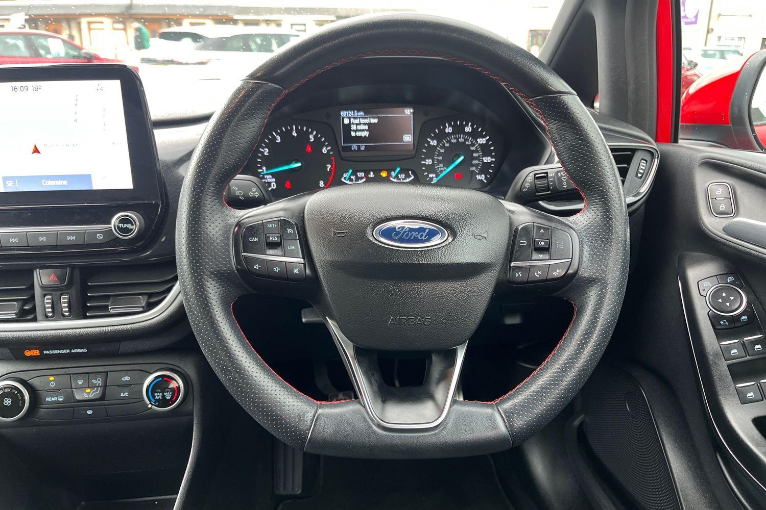 Ford FIESTA Photo 11
