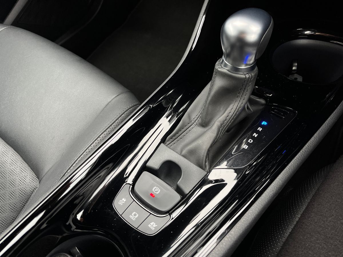 Toyota C-HR Photo 13