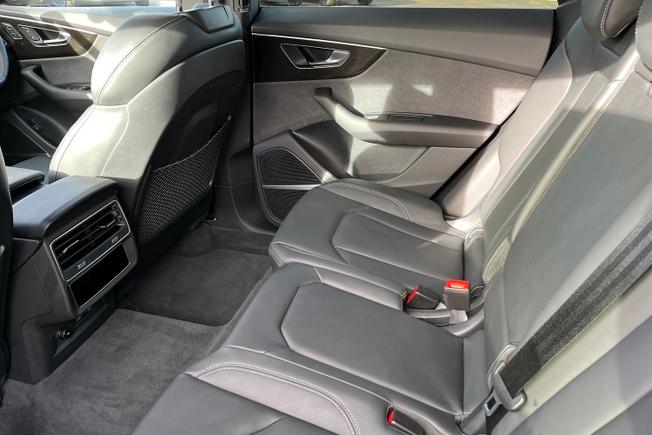 AUDI Q8 Photo 46