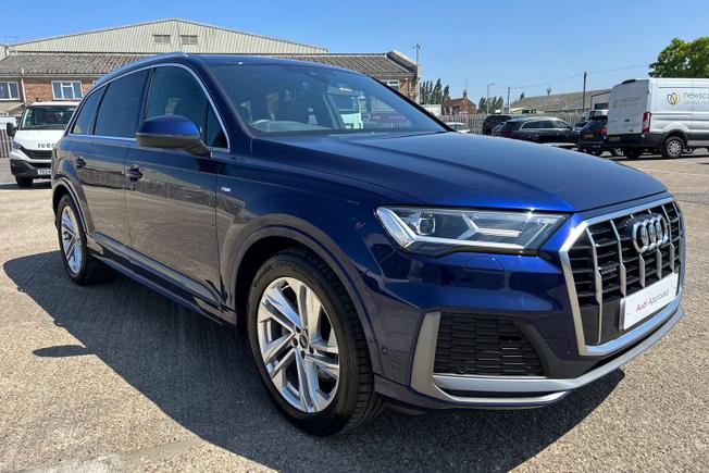 AUDI Q7 Photo 21