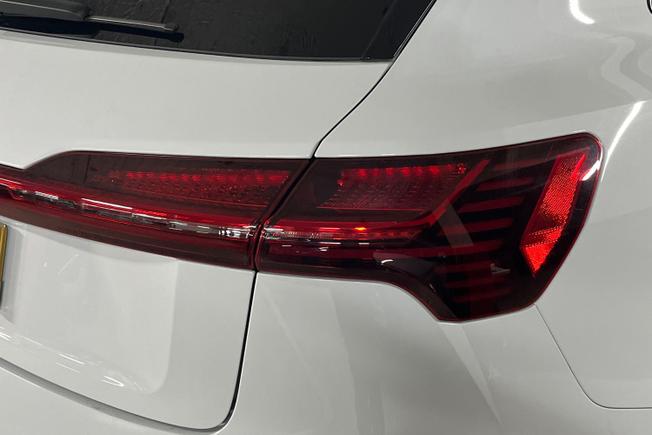 AUDI Q8 E-Tron Photo 18