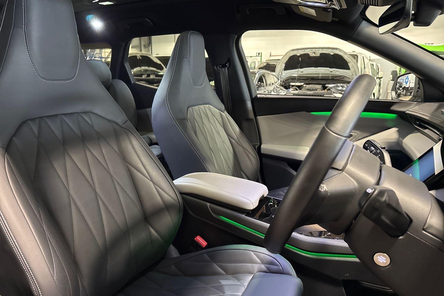 Ford Explorer Photo 16