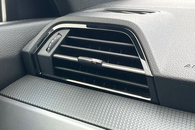 AUDI Q3 Photo 33