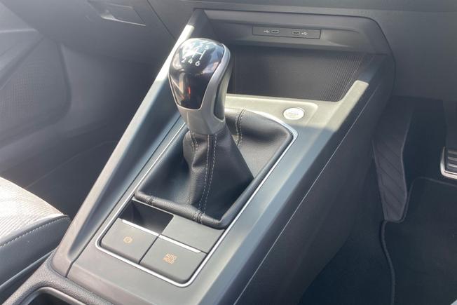 VOLKSWAGEN Golf Photo 25