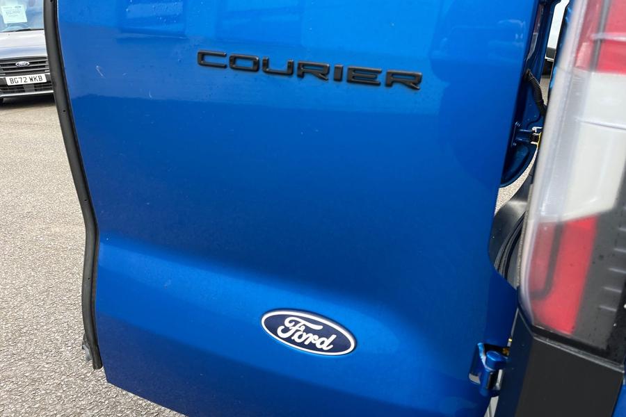 Ford TRANSIT COURIER Photo autoimg-386842c0fece35aaa28f15f7f7bee0797441e143.jpg