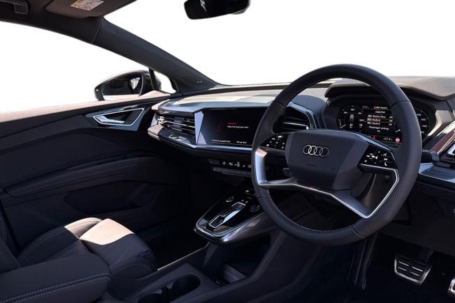 AUDI  Q4 Photo 6