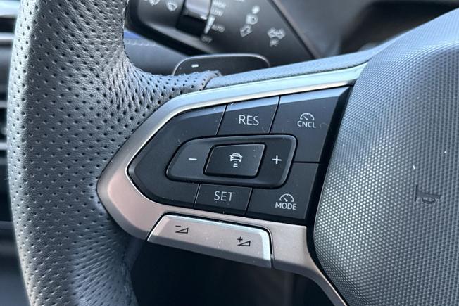VOLKSWAGEN Tiguan Photo 16