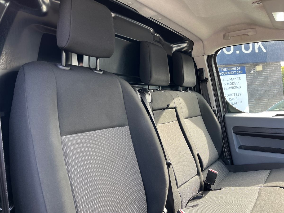 Vauxhall Vivaro Photo 26