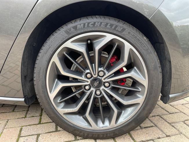 FORD Focus Photo 22