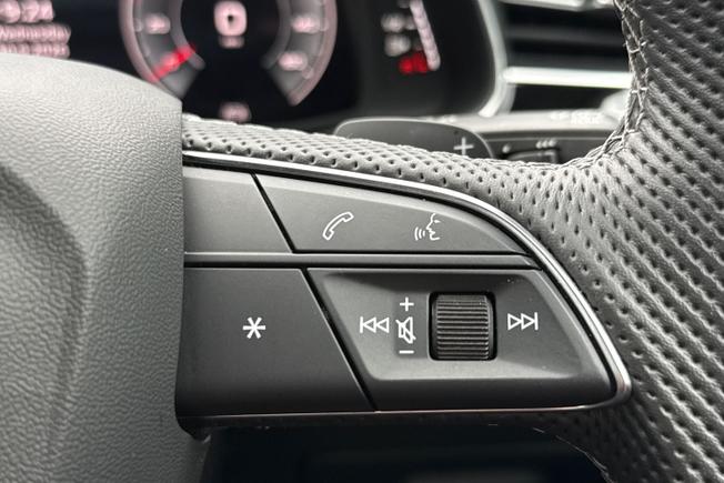 AUDI Q7 Photo 17