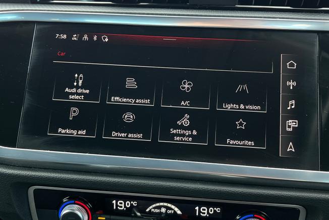 AUDI Q3 Photo 21