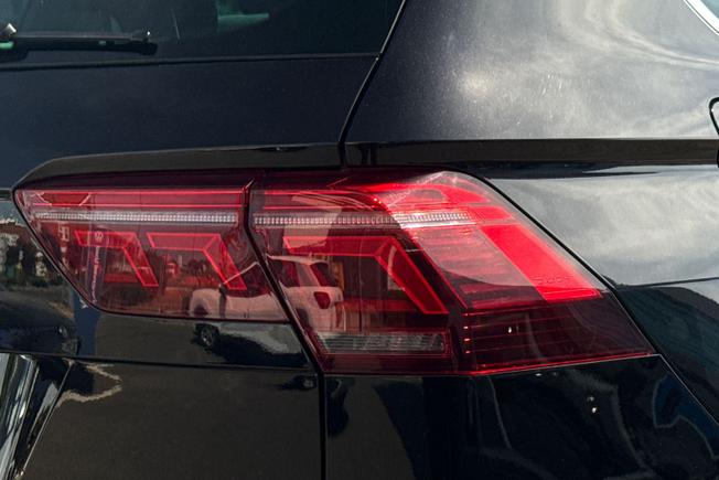 VOLKSWAGEN Tiguan Photo 18