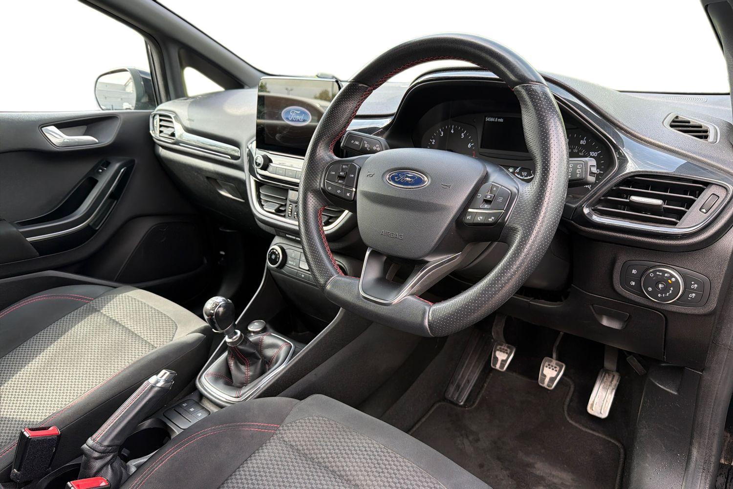 Ford FIESTA Photo 8