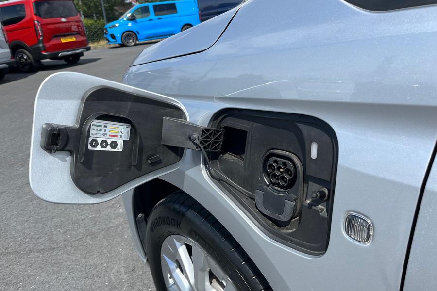 Ford TRANSIT CONNECT Photo autoimg-3898479e6273f2e6c052121407dfbbbd304f59f8.jpg