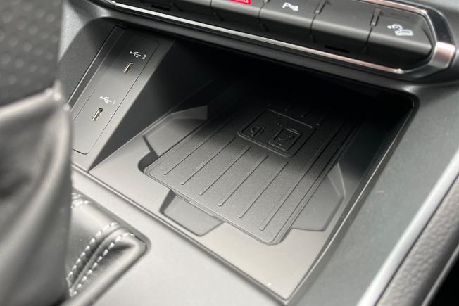 AUDI Q3 Photo 22