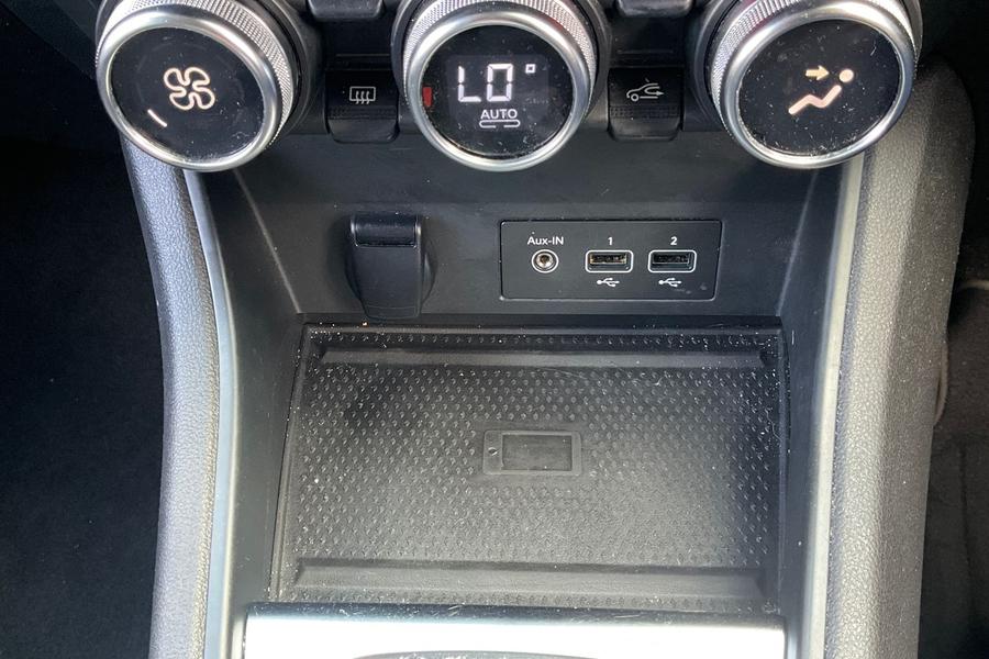 Renault CAPTUR Photo autoimg-38a08268d9c821e737fb2f24ef4db082d3cdac35.jpg
