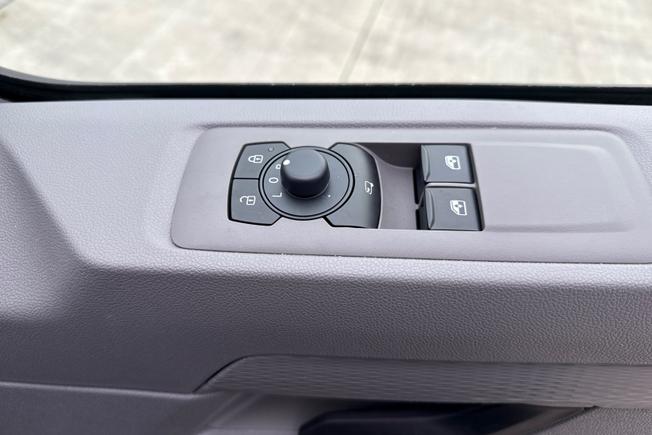 VOLKSWAGEN Transporter Photo 36