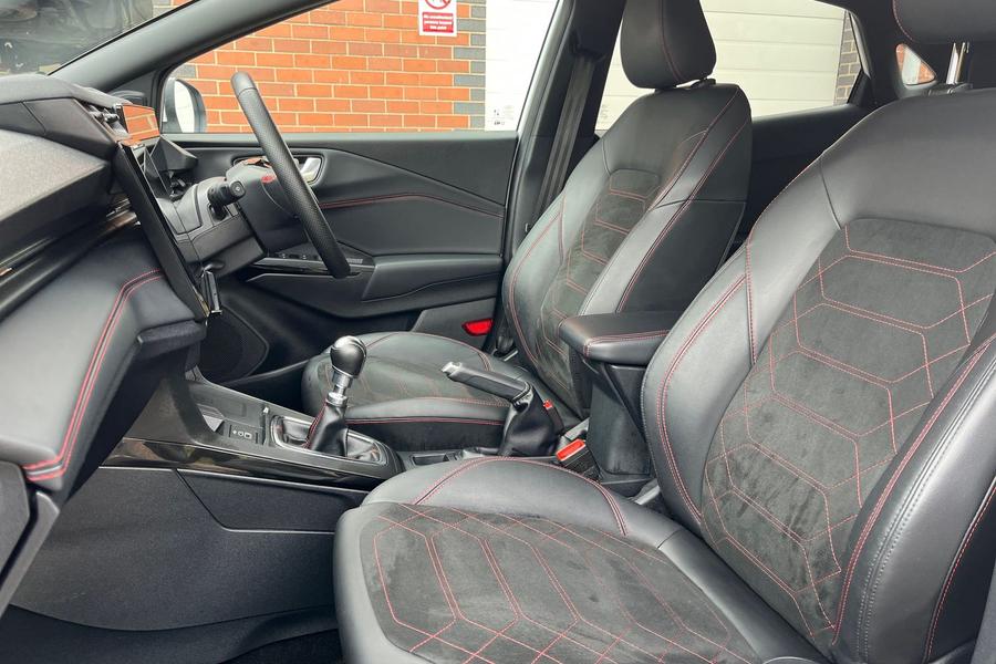 Ford PUMA Photo autoimg-38ab4de7335439369b8d5cf3f30f1959af6a62f9.jpg