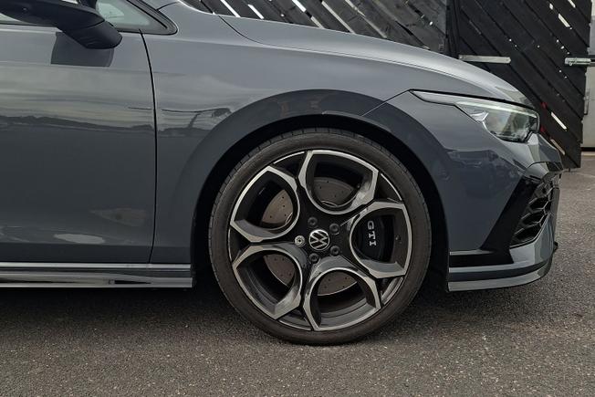 VOLKSWAGEN Golf Photo 5
