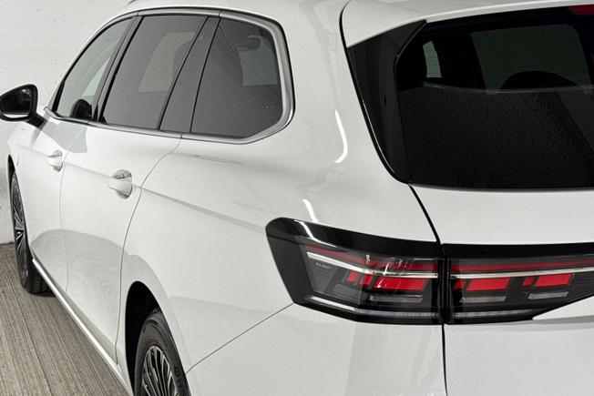 VOLKSWAGEN Passat Photo 26