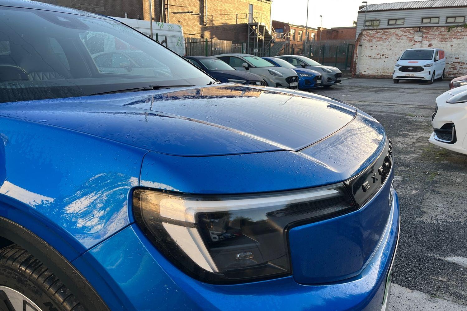 Ford EXPLORER Photo 22
