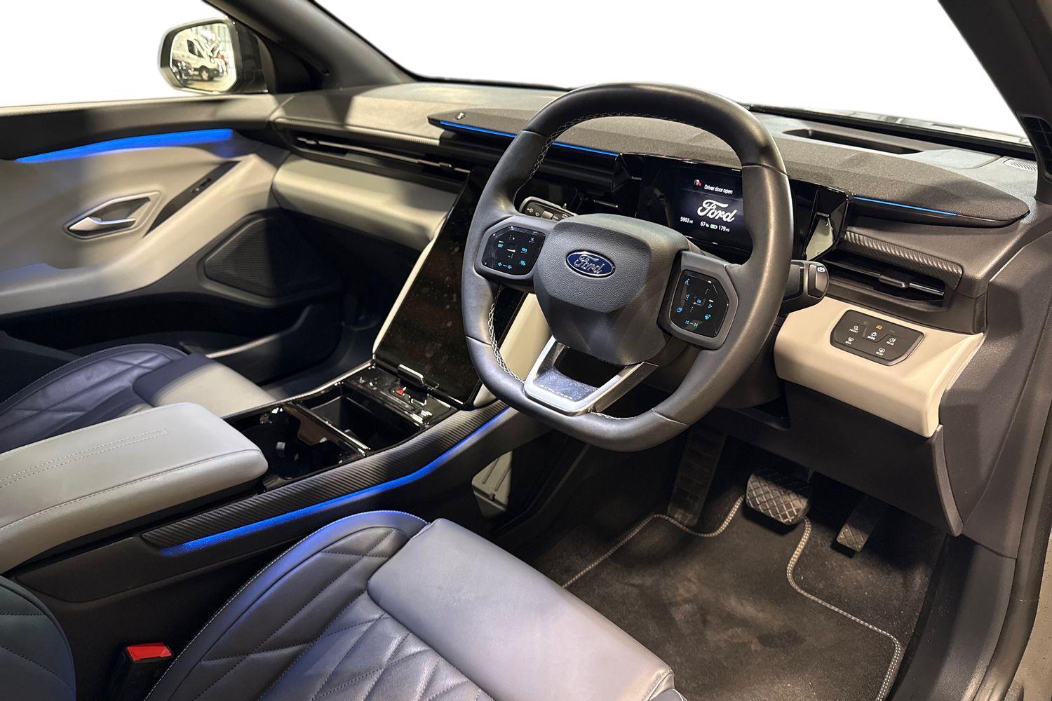 Ford Explorer Photo 8