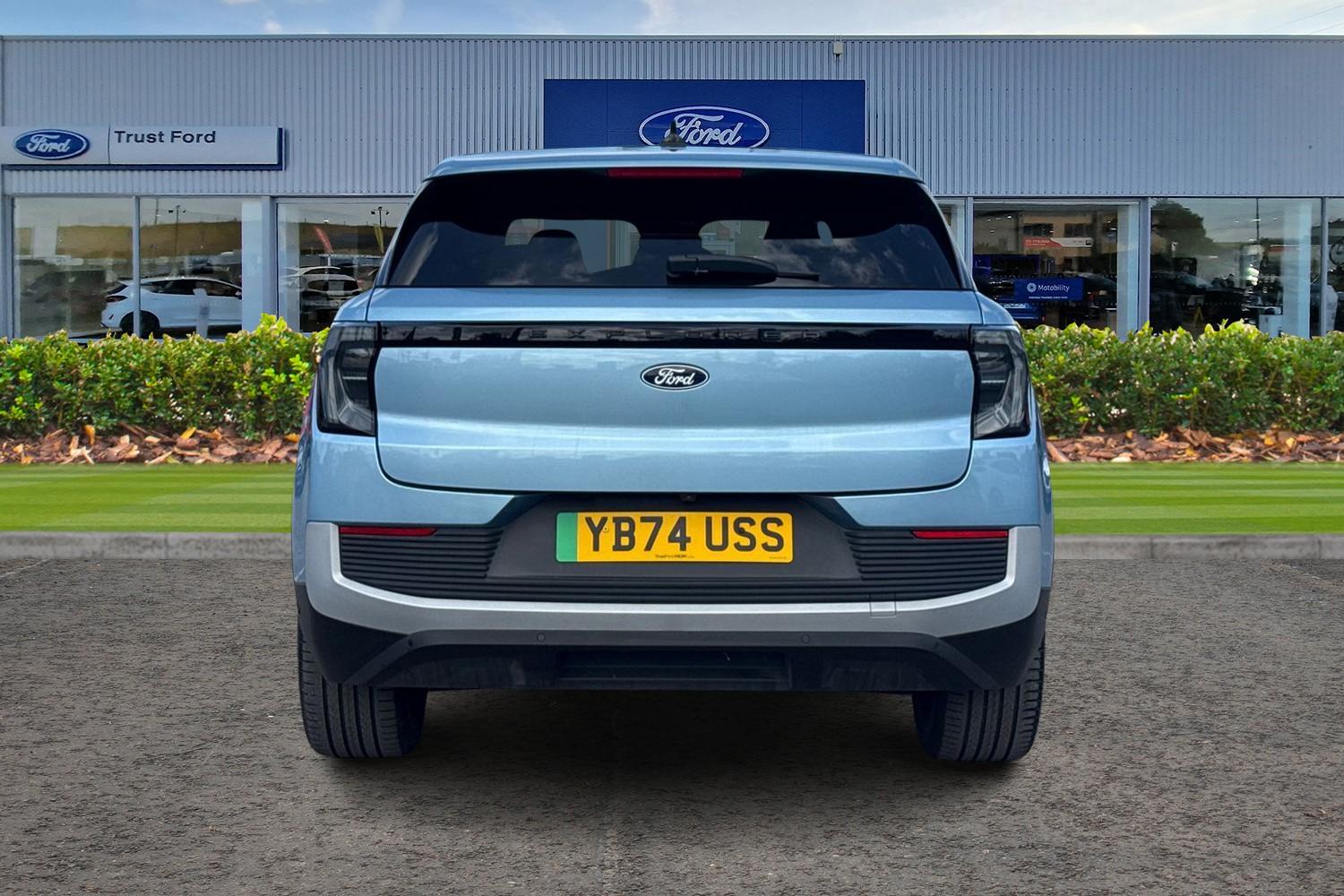 Ford EXPLORER Photo 6