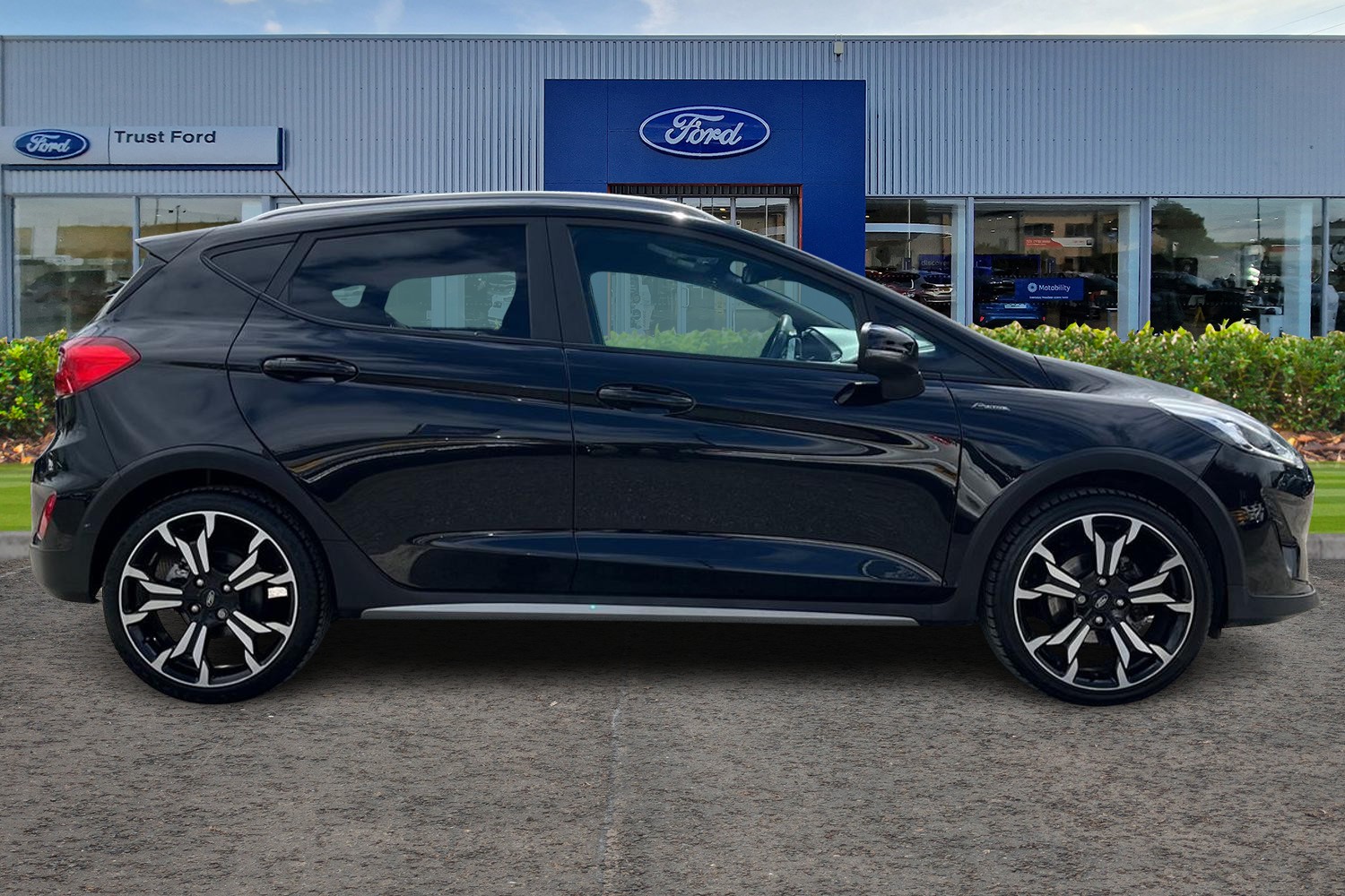 Ford Fiesta Photo 2