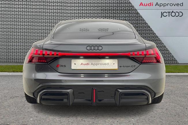 AUDI RS e-tron GT Photo 7