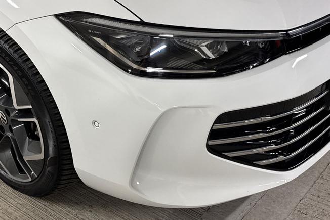 VOLKSWAGEN Passat Photo 19