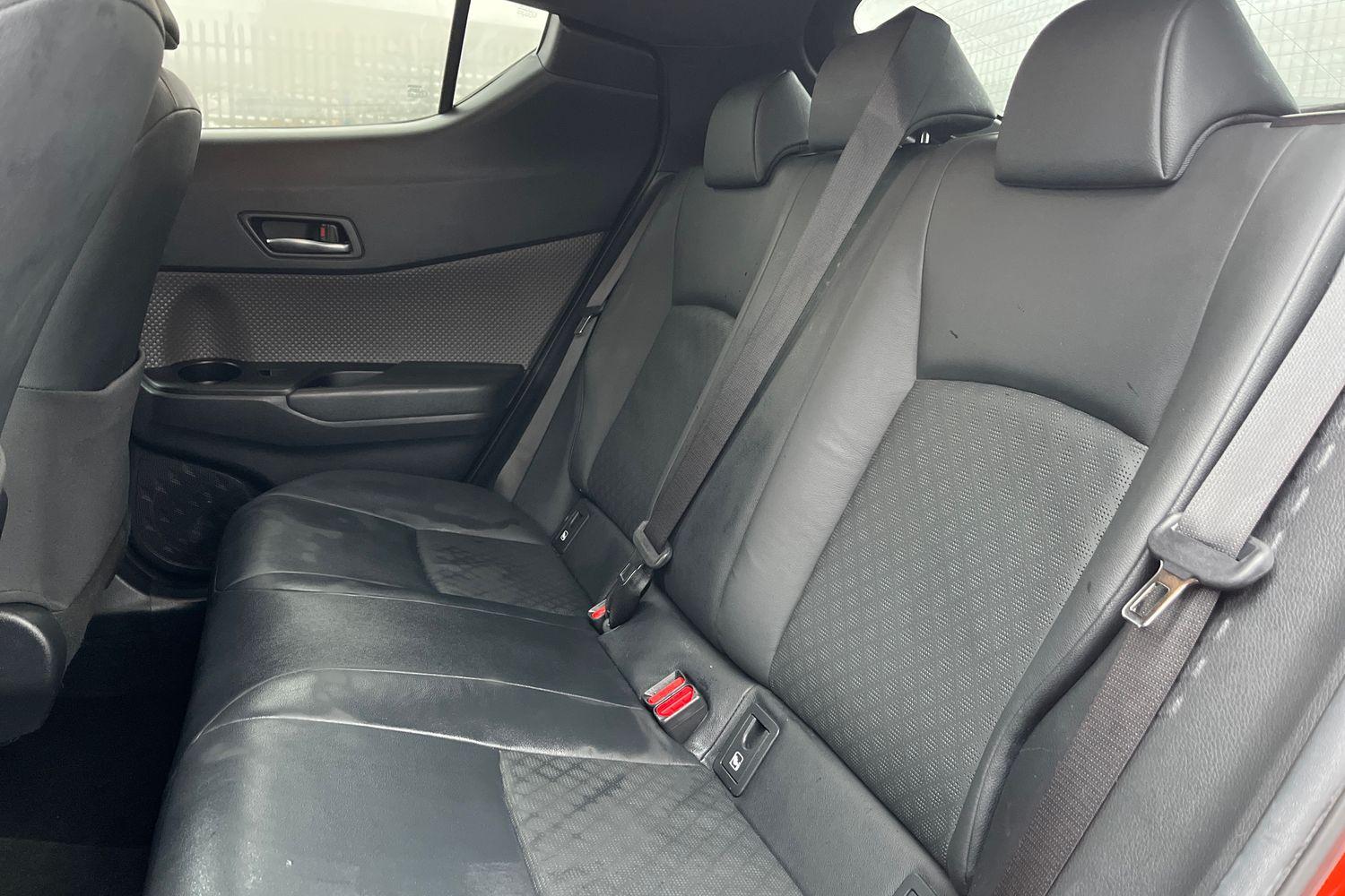 Toyota C-HR Photo 19