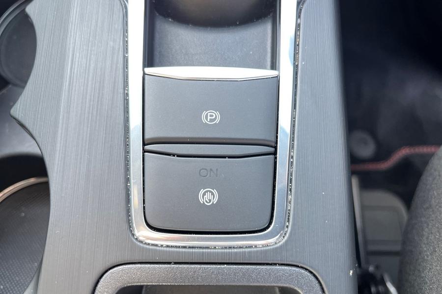 Ford Kuga Photo autoimg-38d54b54bdedd48b7e1aff4fca4b00ff918d01c6.jpg