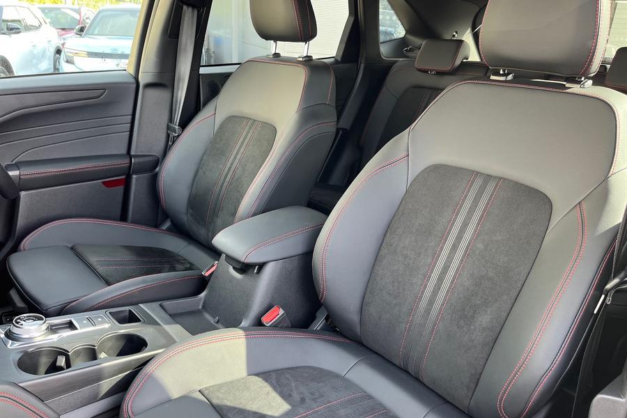 Ford KUGA Photo autoimg-38dbf0533e15b517d363bcfbd5d619120fbc2917.jpg